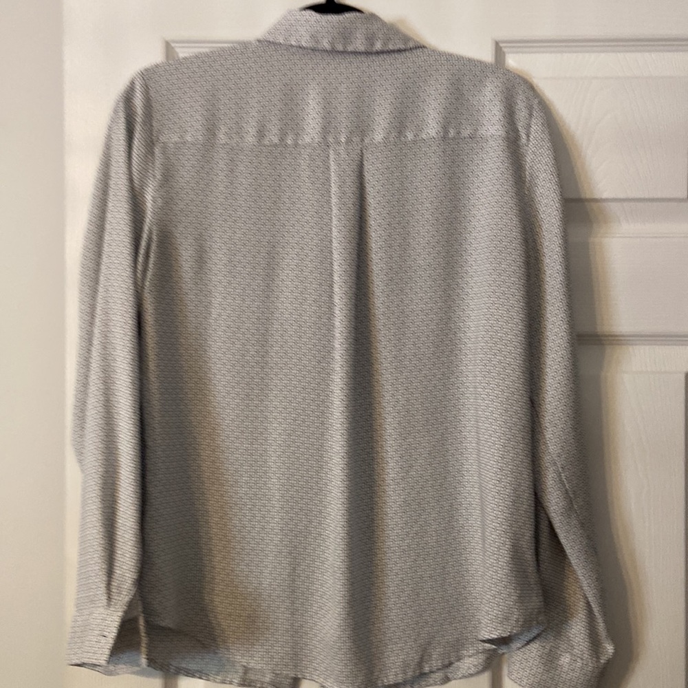 Ann Taylor Blouse size M excellent condition length 27” bust 36” - Picture 5 of 12